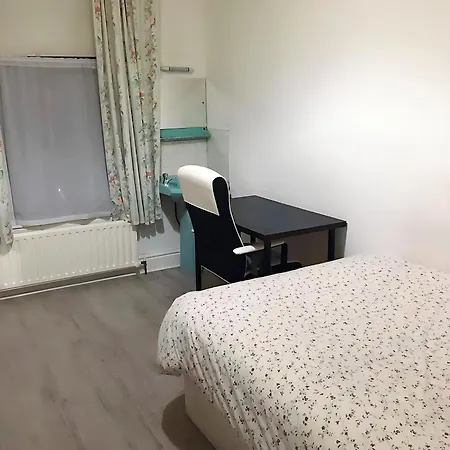Cozy Double In Shared House R4 With Desk, Drumcondra, Dublin