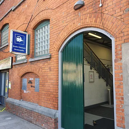 Bed & Breakfast Cozy Double In Shared House R4 With Desk, Drumcondra, Dublin
