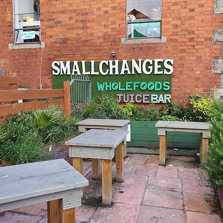 Cozy Double In Shared House R4 With Desk, Drumcondra, Bed & Breakfast