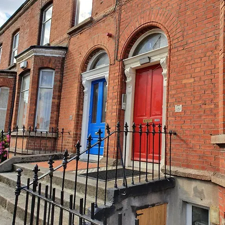 Cozy Double In Shared House R4 With Desk, Drumcondra, Bed and breakfast *