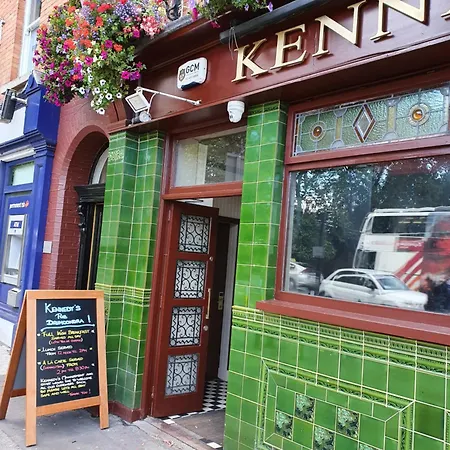 Cozy Double In Shared House R4 With Desk, Drumcondra, Bed and breakfast Dublín